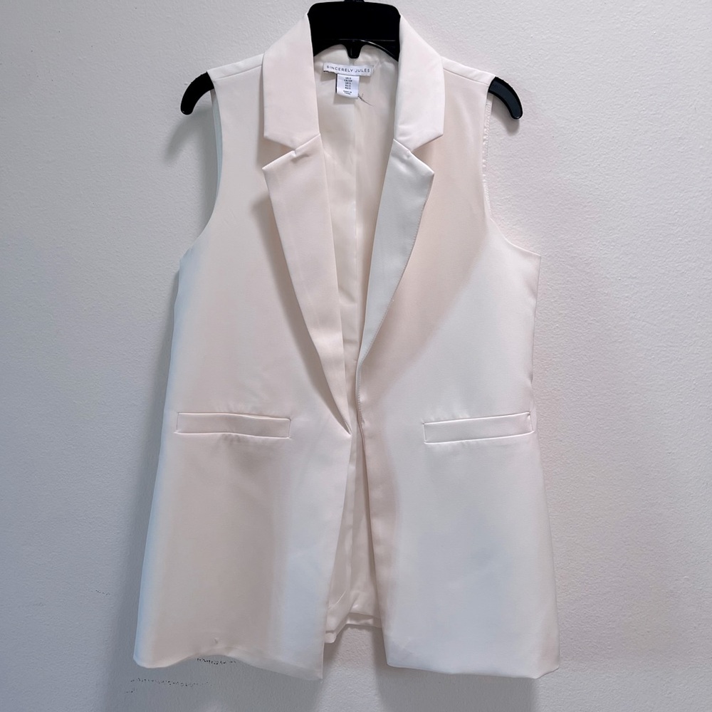 Ivory sleeveless blazer Size Small